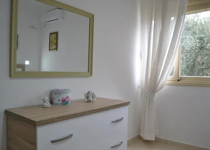 Flowers & 2 Bedrooms & Private Garage Lägenhet