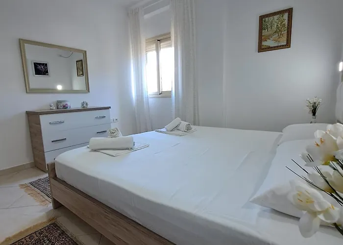 Lägenhet Flowers & 2 Bedrooms & Private Garage Vlorë