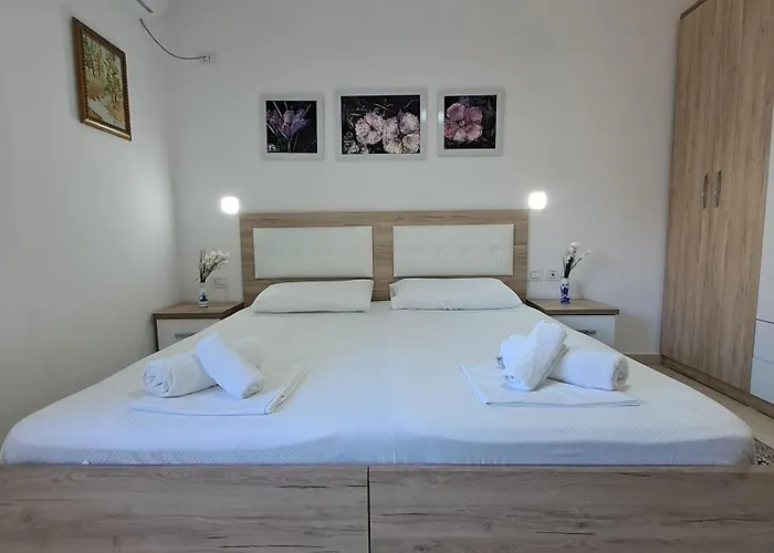 Lägenhet Flowers & 2 Bedrooms & Private Garage *