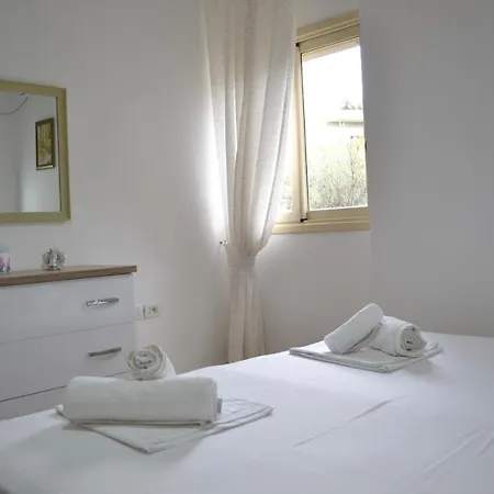 Flowers&green 2 Bedrooms Apartment&private Garage Vlorë