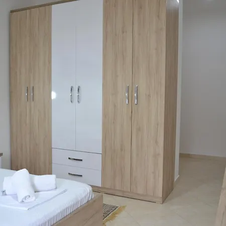 Flowers&green 2 Bedrooms Apartment&private Garage Appartement