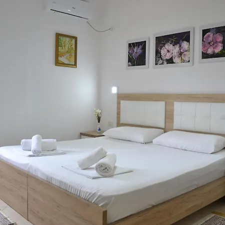 Flowers & 2 Bedrooms & Private Garage Appartement *