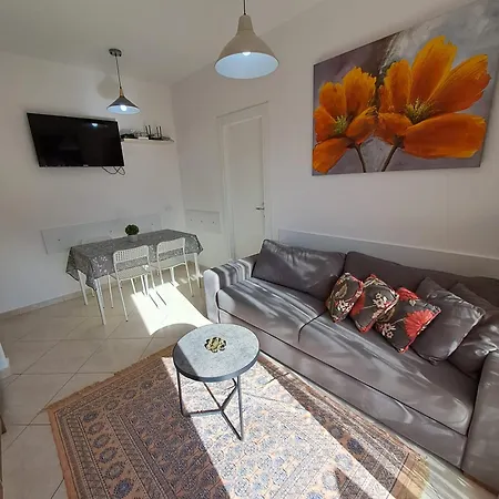 Flowers&green 2 Bedrooms Apartment&private Garage