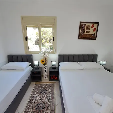 Flowers&green 2 Bedrooms Apartment&private Garage Vlorë