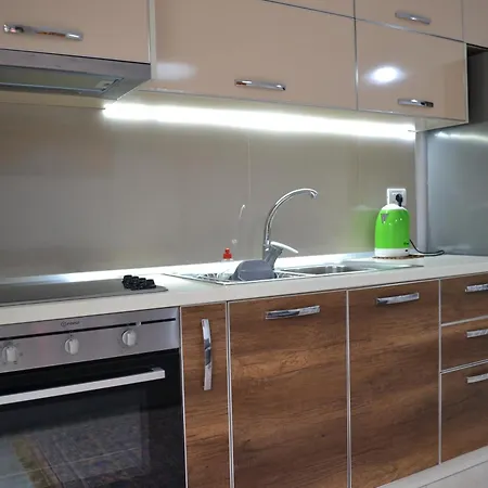 Flowers&green 2 Bedrooms Apartment&private Garage Vlorë
