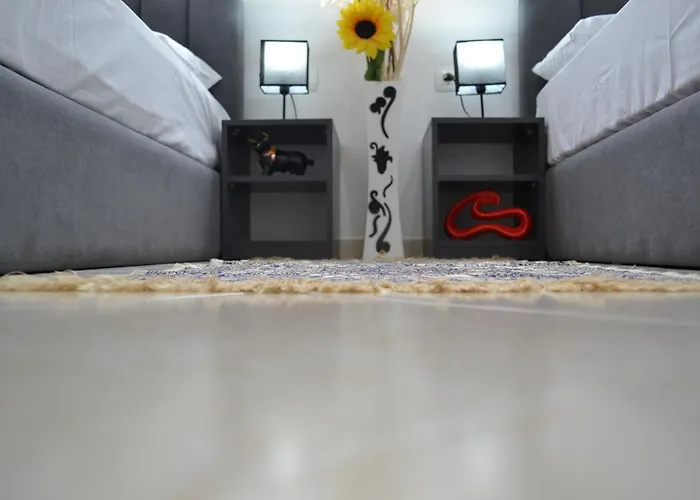 Flowers & 2 Bedrooms & Private Garage 公寓 *