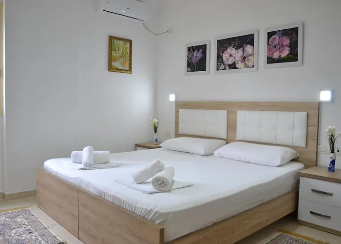 Flowers & 2 Bedrooms & Private Garage 公寓 *