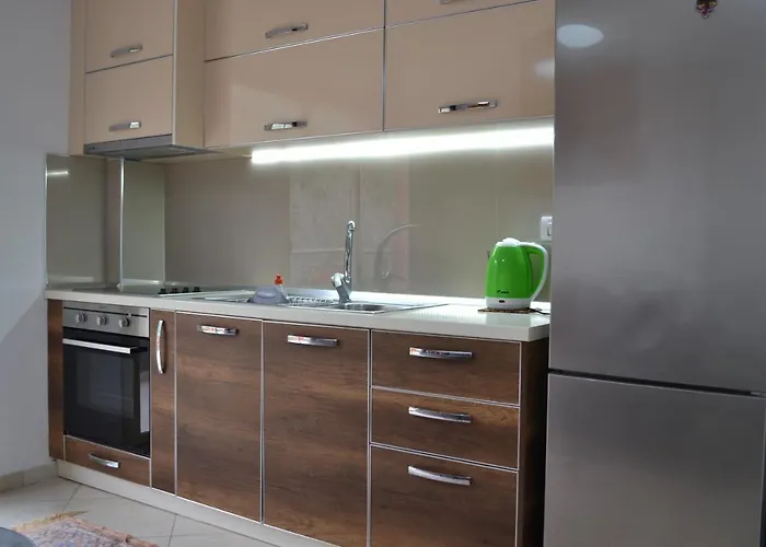 Flowers & 2 Bedrooms & Private Garage 公寓 Vlorë