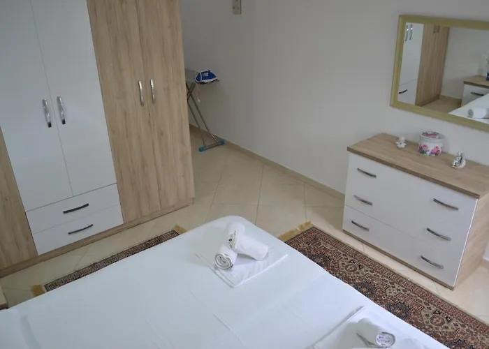 Flowers & 2 Bedrooms & Private Garage 公寓 Vlorë