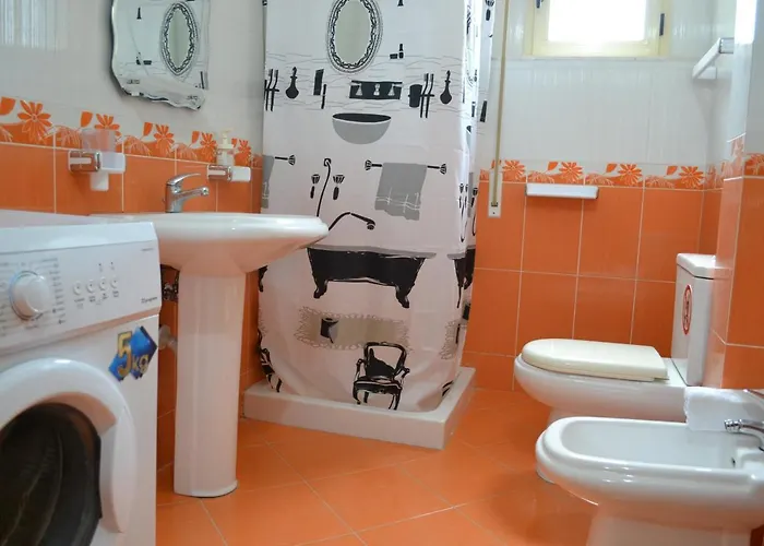 Flowers & 2 Bedrooms & Private Garage