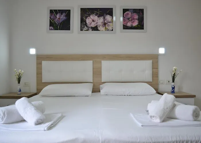 Flowers & 2 Bedrooms & Private Garage Vlorë