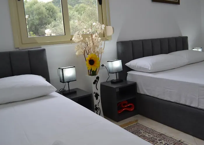 Flowers & 2 Bedrooms & Private Garage Vlorë