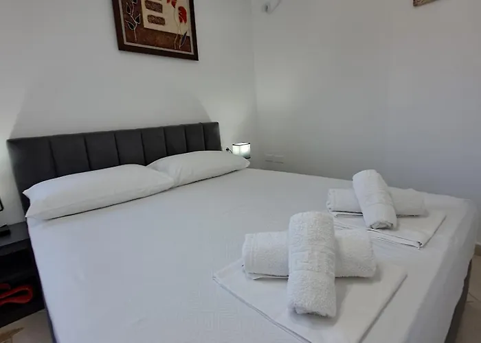 Flowers & 2 Bedrooms & Private Garage 公寓 *