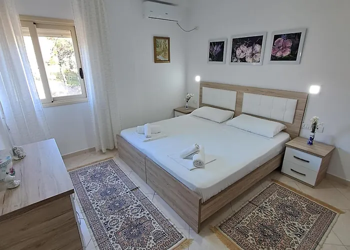 Flowers & 2 Bedrooms & Private Garage 公寓