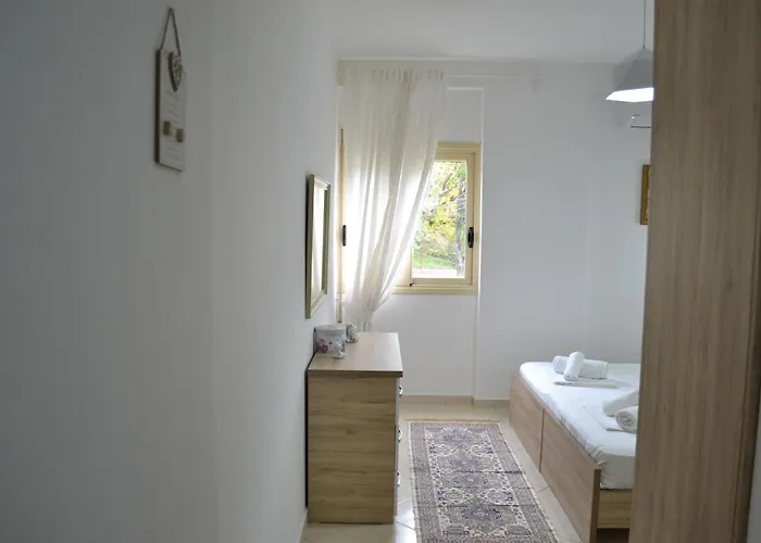 Flowers & 2 Bedrooms & Private Garage 公寓