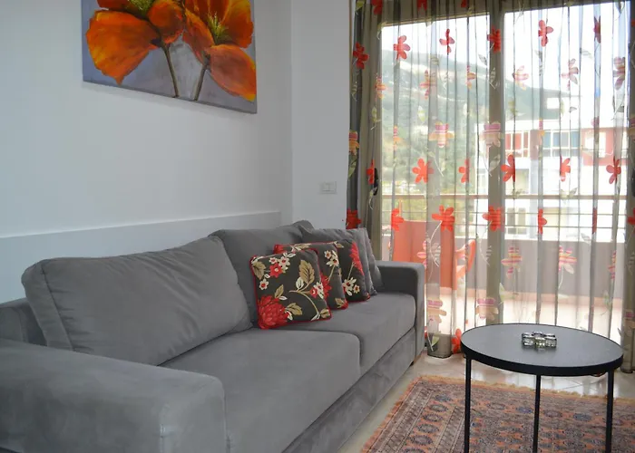 Flowers & 2 Bedrooms & Private Garage 公寓 *