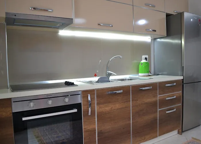 Flowers & 2 Bedrooms & Private Garage Vlorë